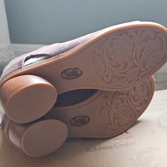 NIB Sofft Carleigh Peep Toe Bootie - Picture 9 of 10